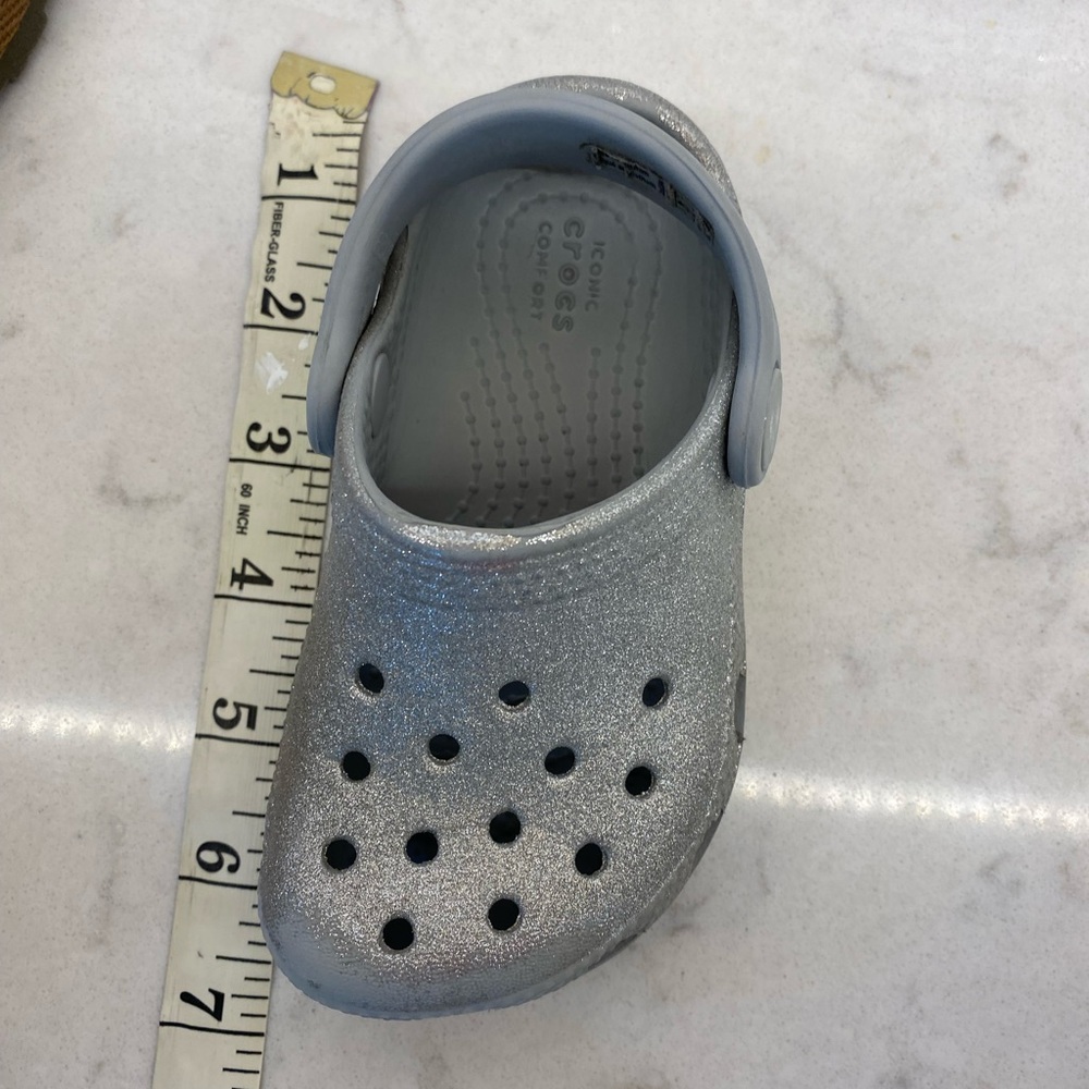 Crocs size 7 - Picture 2 of 4
